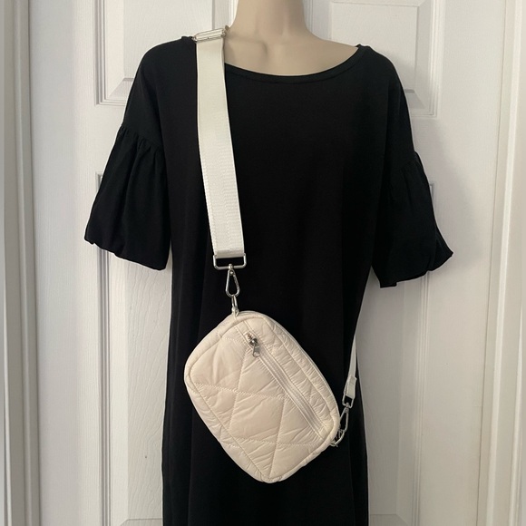 Beige Quilted Crossbody bag. NWOT - Picture 4 of 5